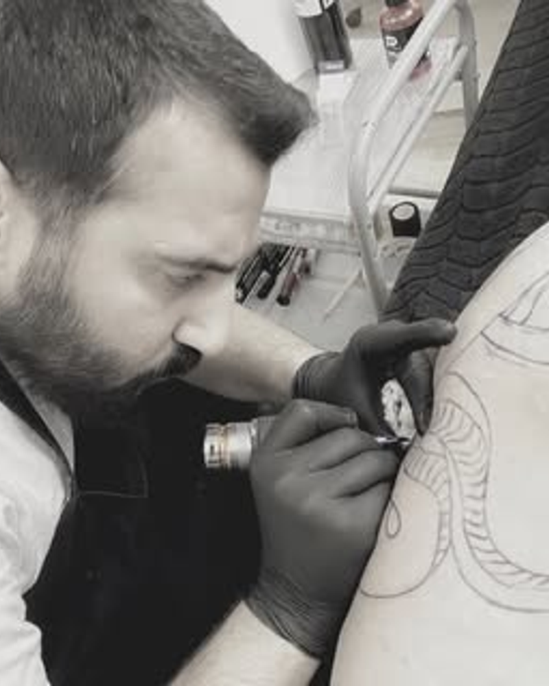 Mazlum – Tattoo Artist bei Feels Good Tattoo Stuttgart